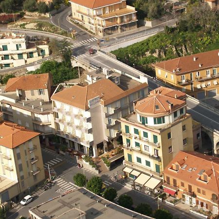 Hotel Galleano Laigueglia Bagian luar foto