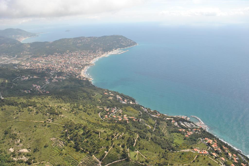Hotel Galleano Laigueglia Bagian luar foto