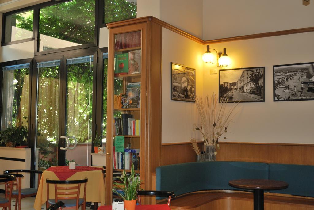 Hotel Galleano Laigueglia Bagian luar foto