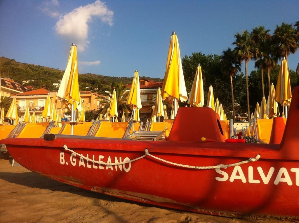 Hotel Galleano Laigueglia Bagian luar foto