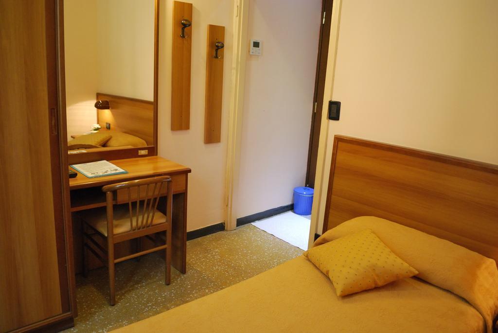 Hotel Galleano Laigueglia Ruang foto