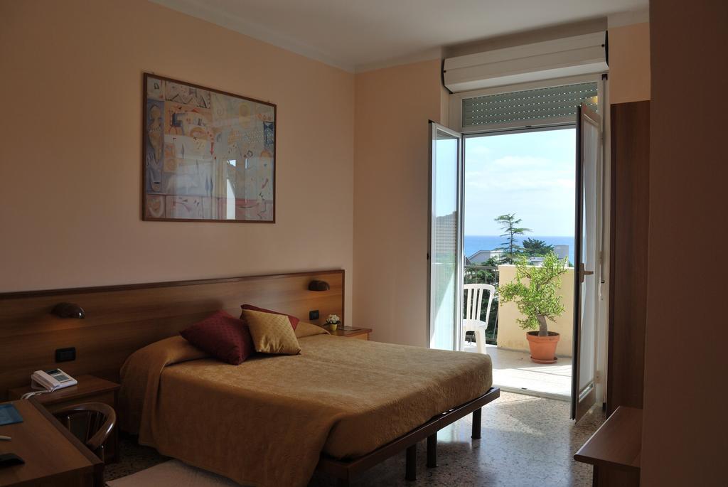 Hotel Galleano Laigueglia Ruang foto