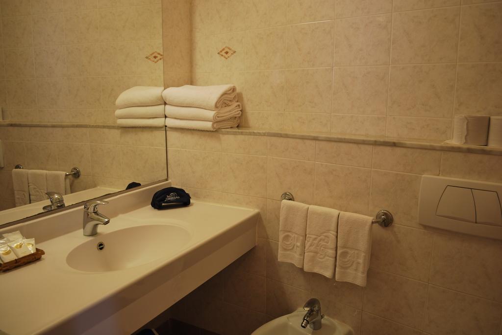 Hotel Galleano Laigueglia Ruang foto