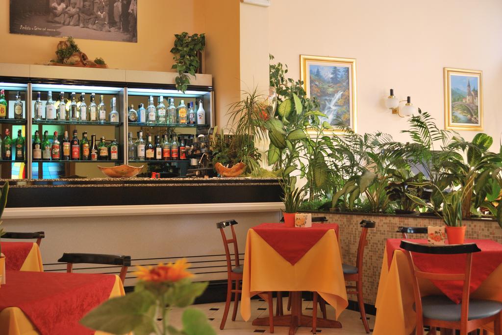 Hotel Galleano Laigueglia Bagian luar foto