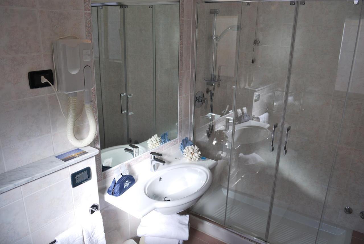 Hotel Galleano Laigueglia Bagian luar foto