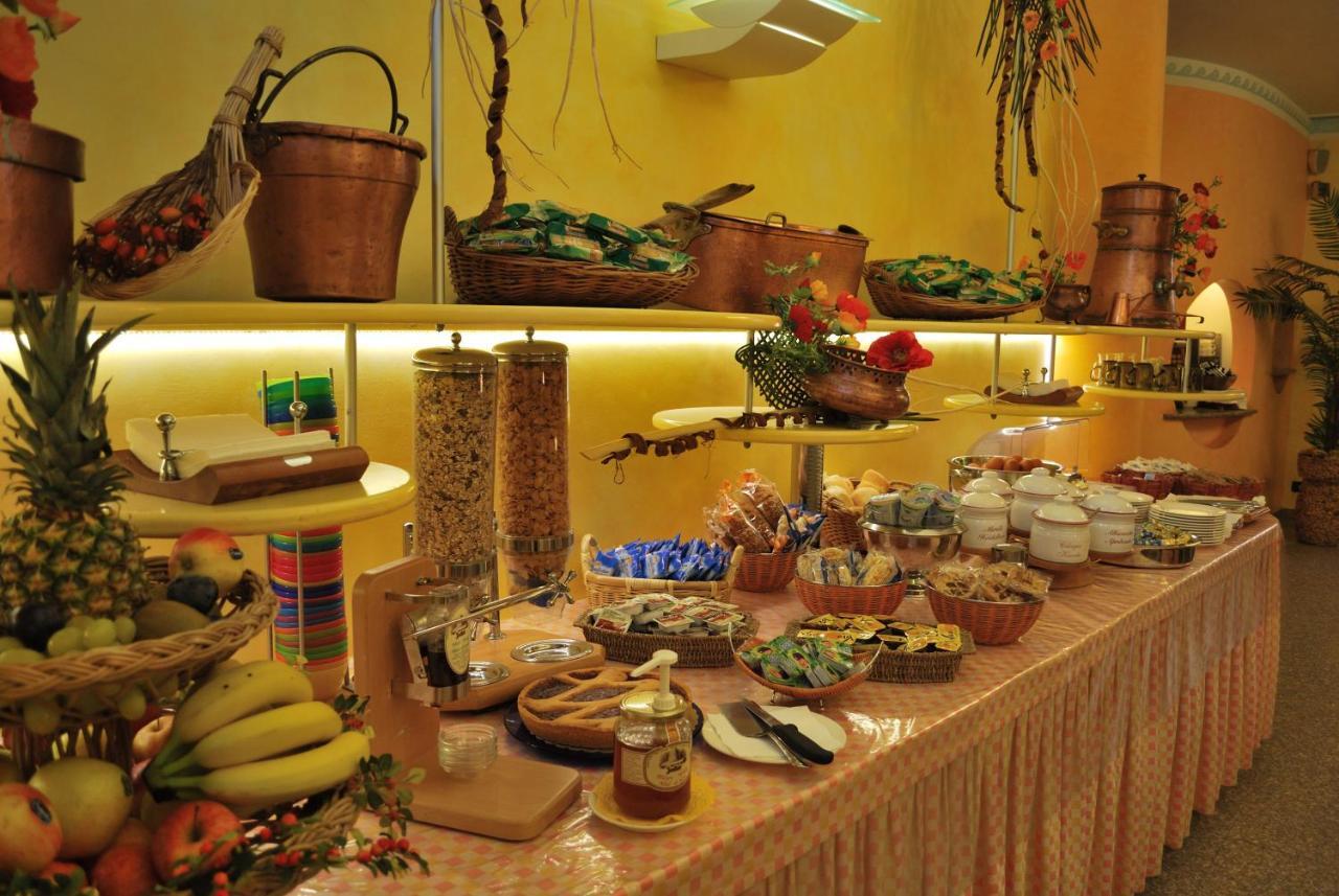 Hotel Galleano Laigueglia Bagian luar foto